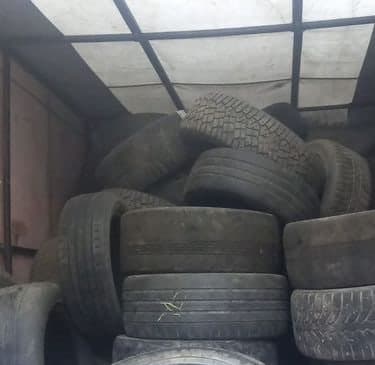 Шины в кузове на вывозе